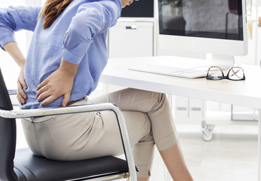 ból pleców po siedzeniu